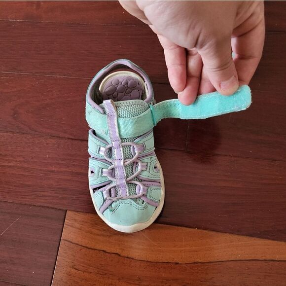 Wonder Nation blue/purple toddler girl closed toe sandals - Picture 3 of 9